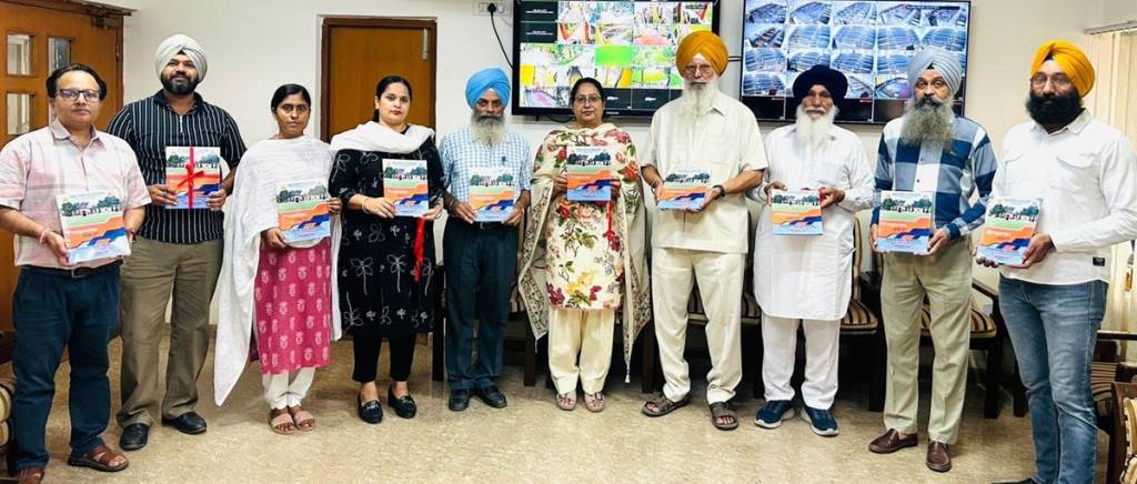 ਭੁੱਲੇਵਾਲ ਰਾਠਾਂ ਤੇ ਡਾ ਰਾਏ ਵਲੋਂ ਖ਼ਾਲਸਾ ਕਾਲਜ ਦਾ ਸੈਸ਼ਨ 202627 ਦਾ ਪ੍ਰਾਸਪੈਕਟਸ ਜਾਰੀ